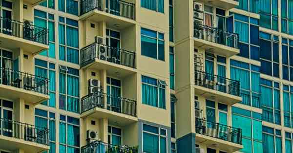 人工智能机器人和人谈恋爱