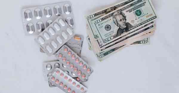 人工智能机器人和人谈恋爱