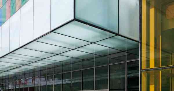 人工智能机器人和人谈恋爱