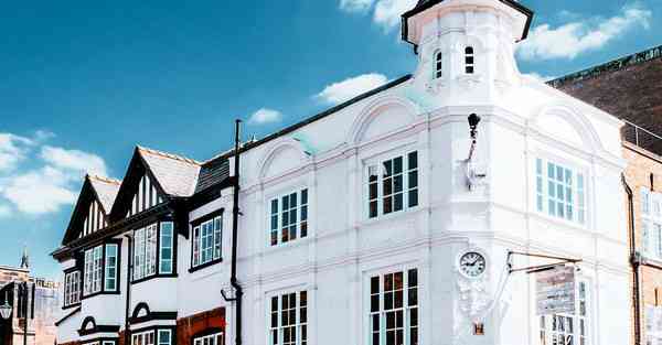 人工智能机器人和人谈恋爱