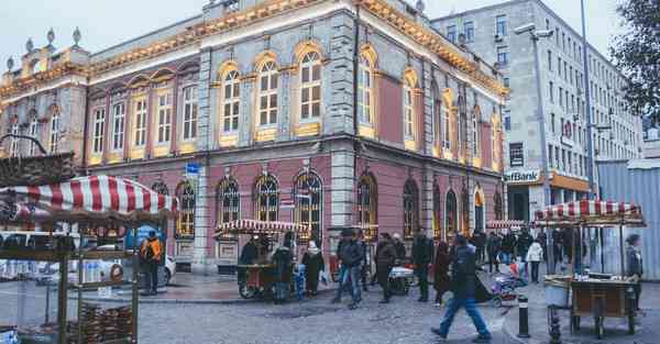 家庭智能机器人开灯，家庭智能机器人开灯不亮