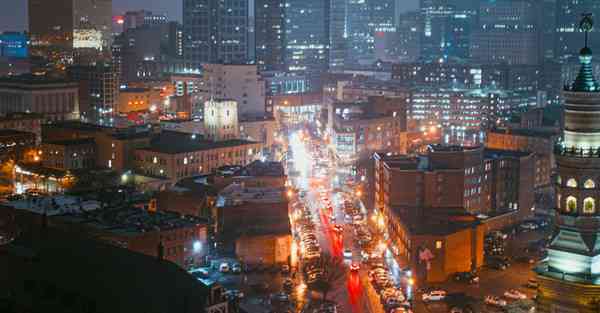 人工智能机器人和人谈恋爱