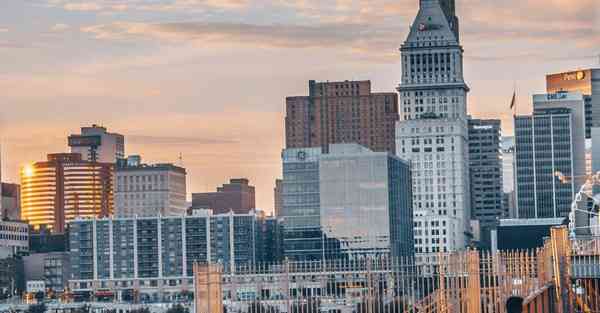 人工智能机器人和人谈恋爱