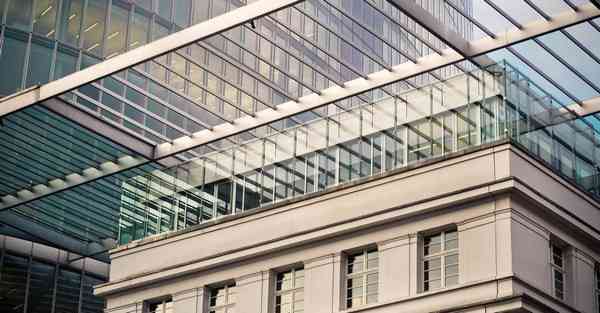 人工智能机器人和人谈恋爱