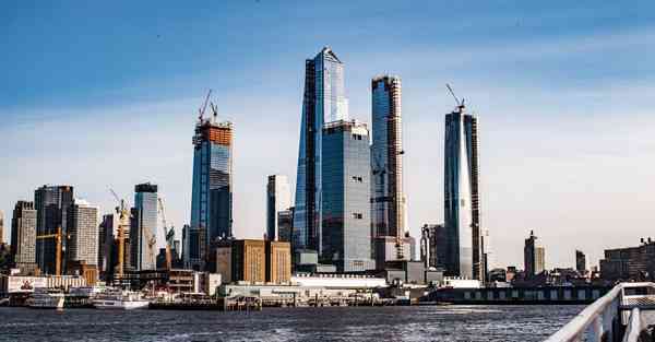 人工智能机器人和人谈恋爱