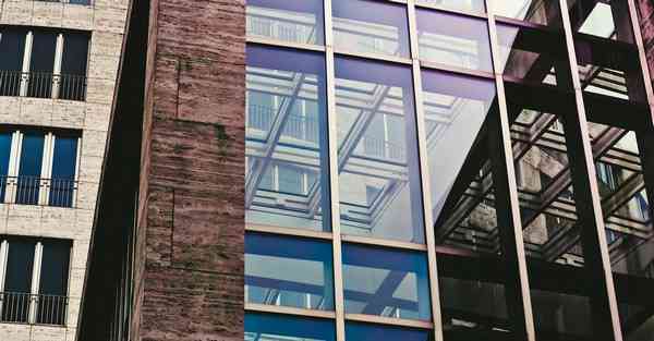 人工智能机器人和人谈恋爱