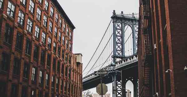 人工智能机器人和人谈恋爱