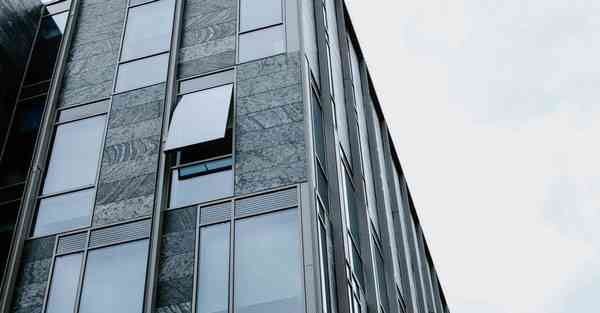 人工智能机器人和人谈恋爱