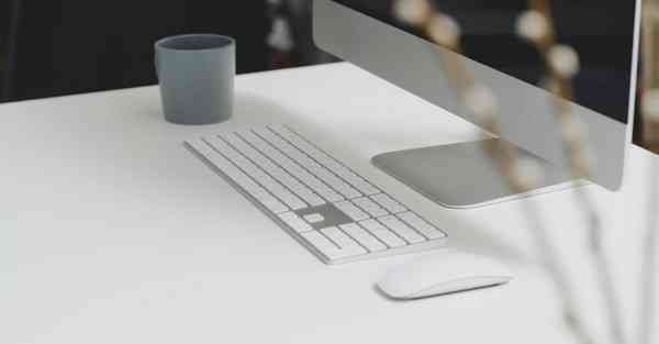 人工智能机器人和人谈恋爱