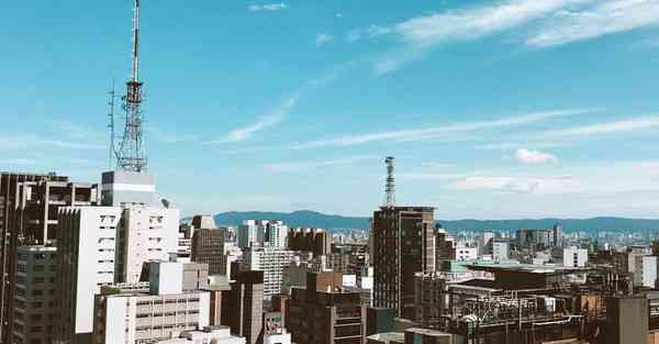 人工智能机器人和人谈恋爱