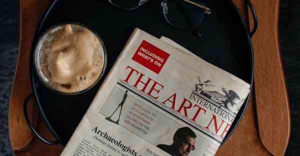 人工智能机器人和人谈恋爱