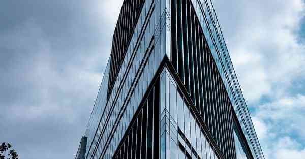 人工智能机器人和人谈恋爱