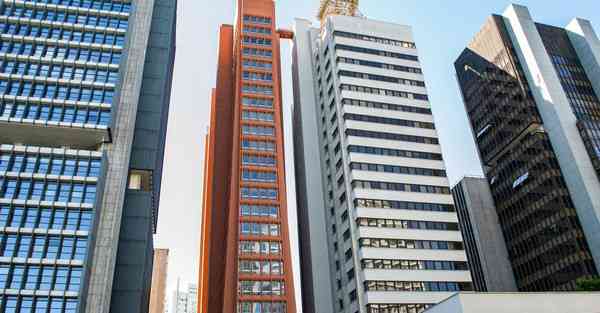 人工智能机器人和人谈恋爱