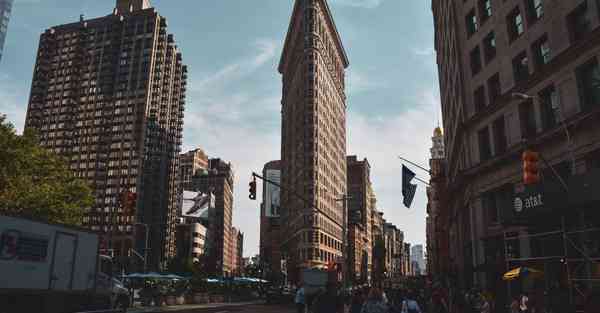 人工智能机器人和人谈恋爱