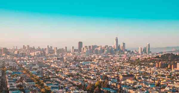 人工智能机器人和人谈恋爱