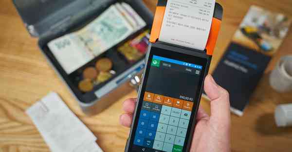 家庭智能机器人开灯，家庭智能机器人开灯不亮