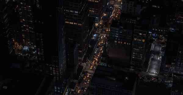 人工智能机器人和人谈恋爱