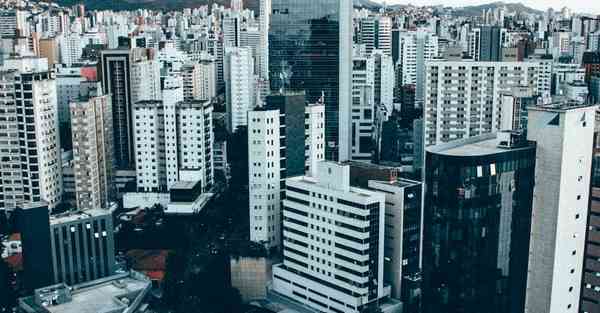 人工智能机器人和人谈恋爱