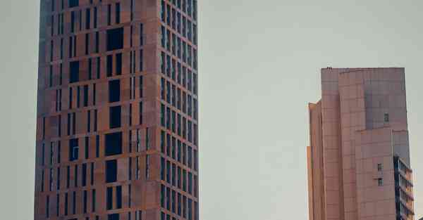 人工智能机器人和人谈恋爱