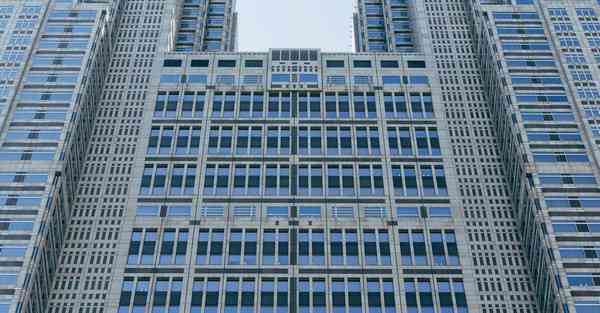 人工智能机器人和人谈恋爱