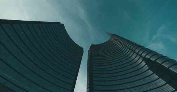 人工智能机器人和人谈恋爱