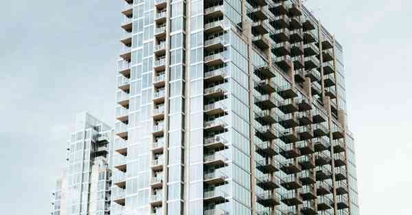 人工智能机器人和人谈恋爱