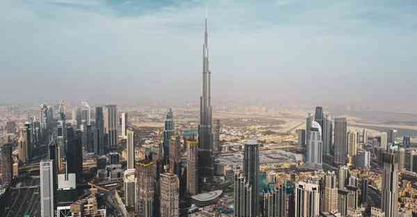 人工智能机器人和人谈恋爱